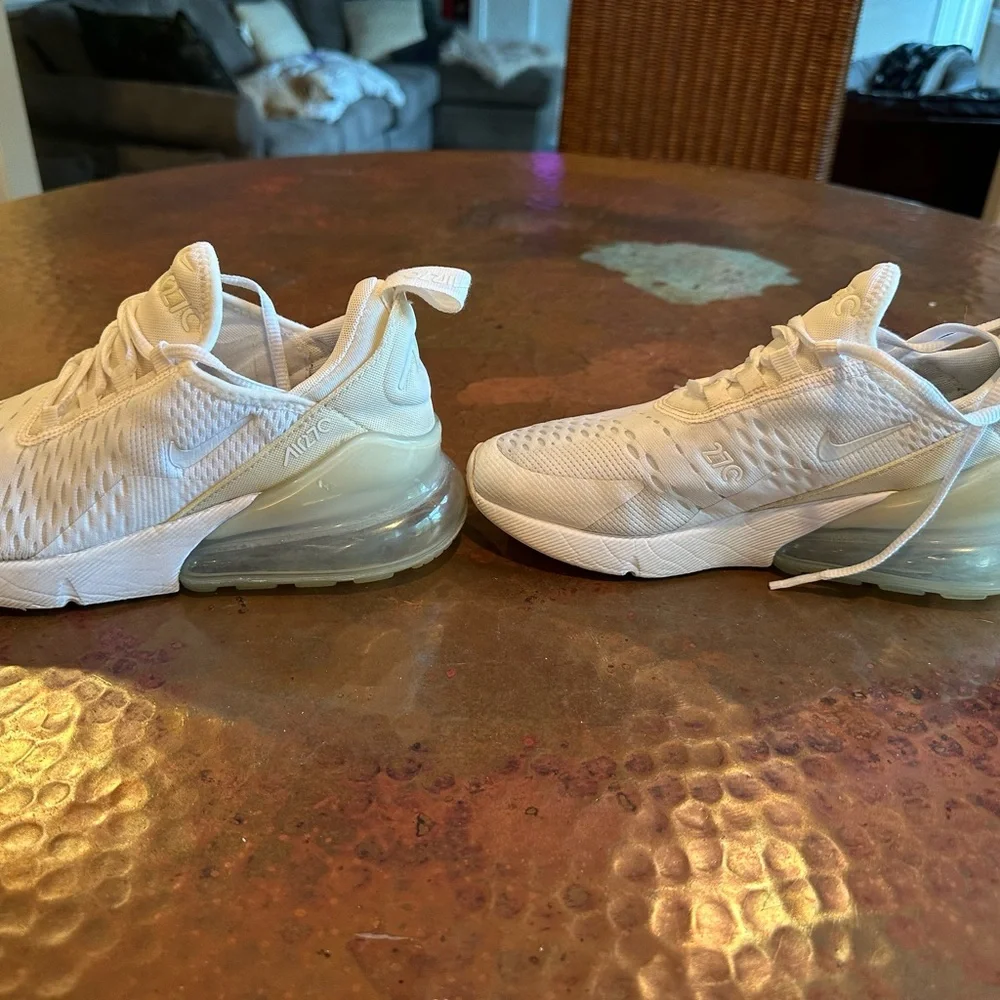 Nike White Air Max Sneakers Modern Sporty Design - Picture 5 of 7